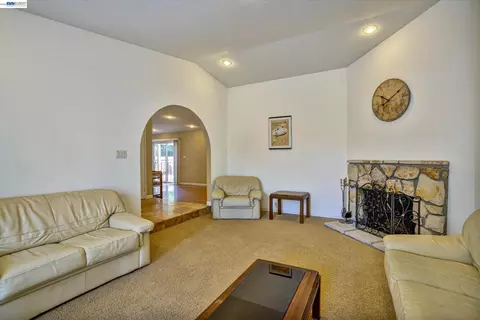 Living - 2511 Mistletoe Dr, Hayward, CA 94545 photo 1 of 2