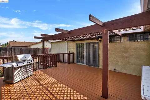 Exterior - 2511 Mistletoe Dr, Hayward, CA 94545 photo 4 of 4