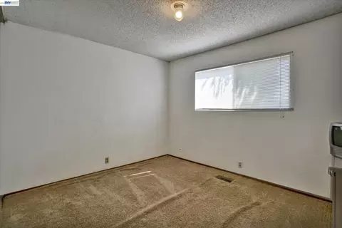 Bedroom - 2511 Mistletoe Dr, Hayward, CA 94545 photo 4 of 7