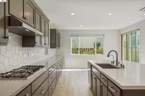 Kitchen - 5915 Abbott St, Dublin, CA 94568 photo 4 of 7