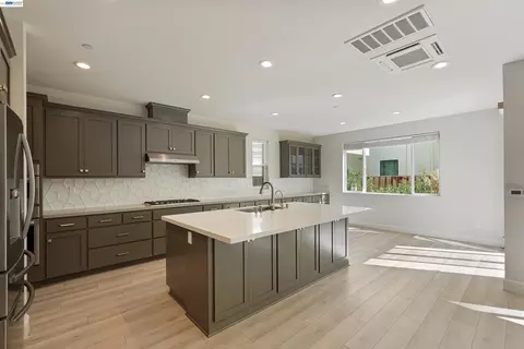 Kitchen - 5915 Abbott St, Dublin, CA 94568 photo 2 of 7
