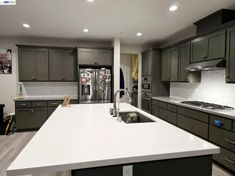 Kitchen - 5915 Abbott St, Dublin, CA 94568 photo 10 of 11