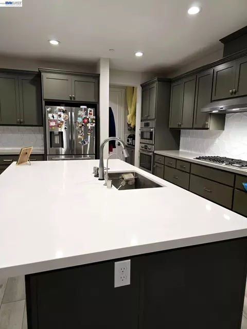 Kitchen - 5915 Abbott St, Dublin, CA 94568 photo 9 of 11