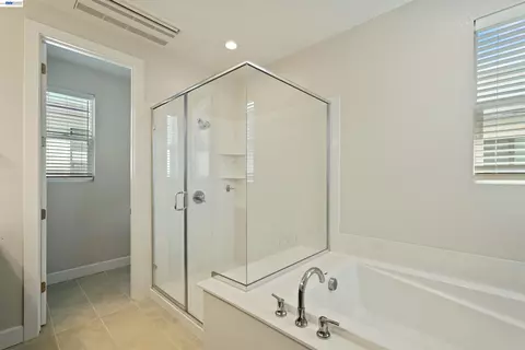 Bath - 5915 Abbott St, Dublin, CA 94568 photo 3 of 4