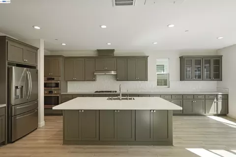 Kitchen - 5915 Abbott St, Dublin, CA 94568 photo 3 of 7