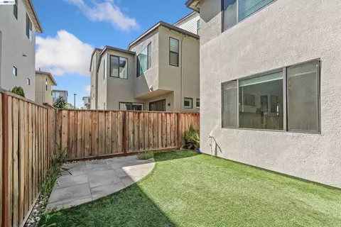 Exterior - 5915 Abbott St, Dublin, CA 94568 photo 8 of 17