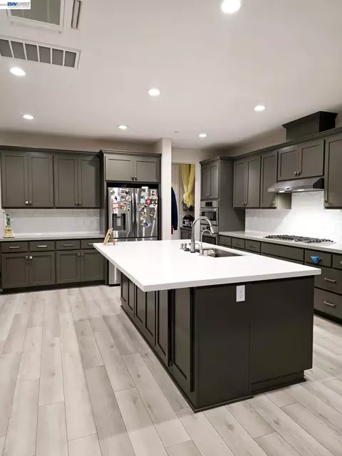 Kitchen - 5915 Abbott St, Dublin, CA 94568 photo 6 of 11