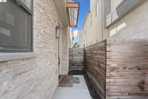 Exterior - 5915 Abbott St, Dublin, CA 94568 photo 5 of 17