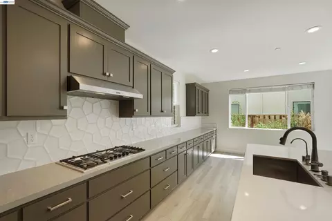 Kitchen - 5915 Abbott St, Dublin, CA 94568 photo 5 of 7