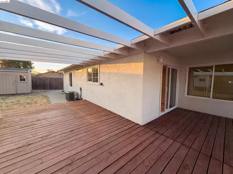 Exterior - 112 Aster Ct, Hercules, CA 94547 photo 2 of 6