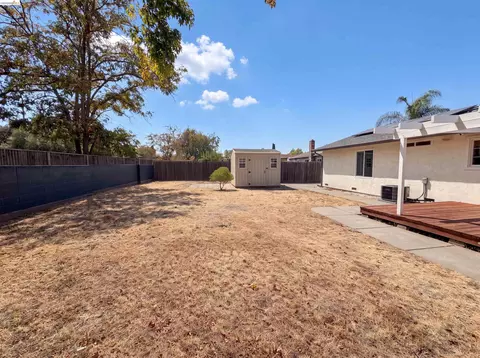 Exterior - 112 Aster Ct, Hercules, CA 94547 photo 5 of 6