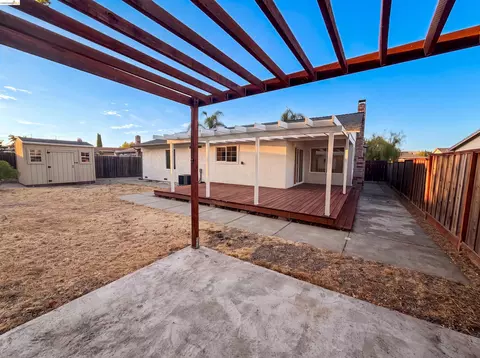 Exterior - 112 Aster Ct, Hercules, CA 94547 photo 4 of 6