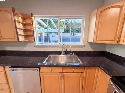 Kitchen - 112 Aster Ct, Hercules, CA 94547 photo 2 of 2