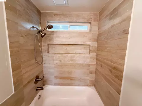 Bath - 112 Aster Ct, Hercules, CA 94547 photo 1 of 2