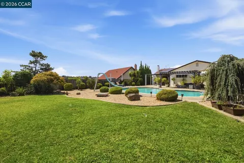 Exterior - 824 Coral Dr, Rodeo, CA 94572 photo 12 of 16