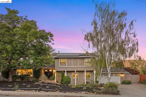 1235 Larch Ave, Moraga, CA 94556