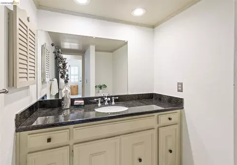 Bath - 1235 Larch Ave, Moraga, CA 94556 photo 2 of 5