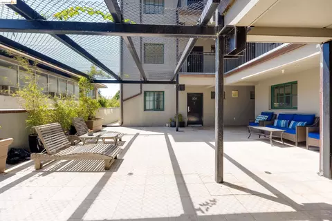 Exterior - 2628 Telegraph Ave #303, Berkeley, CA 94704 photo 2 of 6