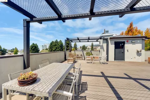 Exterior - 2628 Telegraph Ave #303, Berkeley, CA 94704 photo 4 of 6