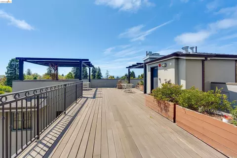 Exterior - 2628 Telegraph Ave #303, Berkeley, CA 94704 photo 3 of 6