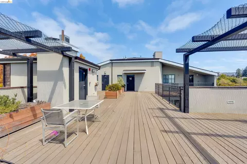 Exterior - 2628 Telegraph Ave #303, Berkeley, CA 94704 photo 5 of 6