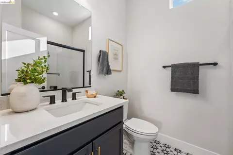 Bath - 453 Sentinel Dr, Alameda, CA 94501 photo 2 of 2