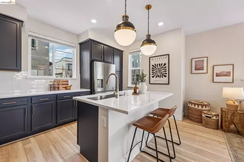 Kitchen - 453 Sentinel Dr, Alameda, CA 94501 photo 1 of 4
