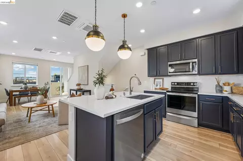 Kitchen - 453 Sentinel Dr, Alameda, CA 94501 photo 2 of 4