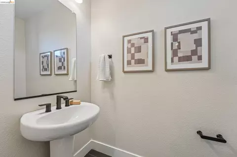 Bath - 453 Sentinel Dr, Alameda, CA 94501 photo 1 of 2