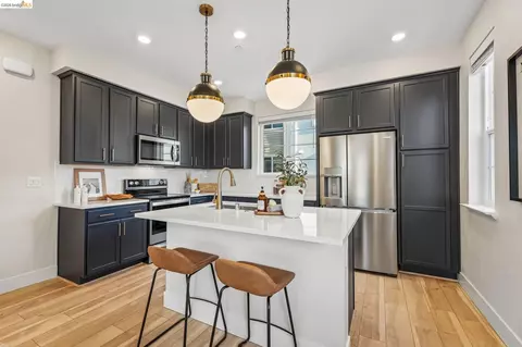 Kitchen - 453 Sentinel Dr, Alameda, CA 94501 photo 4 of 4
