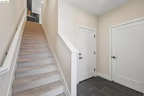 Entry Way - 453 Sentinel Dr, Alameda, CA 94501 photo 1 of 2
