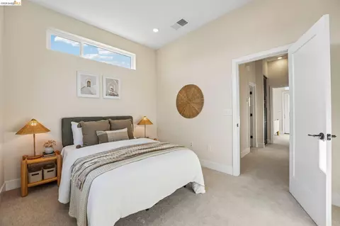 Bedroom - 453 Sentinel Dr, Alameda, CA 94501 photo 4 of 5