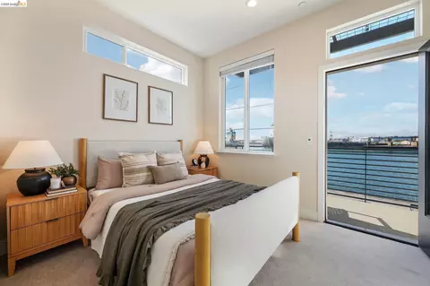 Bedroom - 453 Sentinel Dr, Alameda, CA 94501 photo 1 of 5