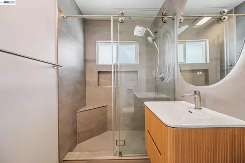 Bath - 1764 3rd Ave, Walnut Creek, CA 94597 photo 4 of 7