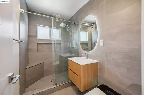 Bath - 1764 3rd Ave, Walnut Creek, CA 94597 photo 3 of 7