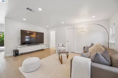 Living - 1764 3rd Ave, Walnut Creek, CA 94597 photo 4 of 7