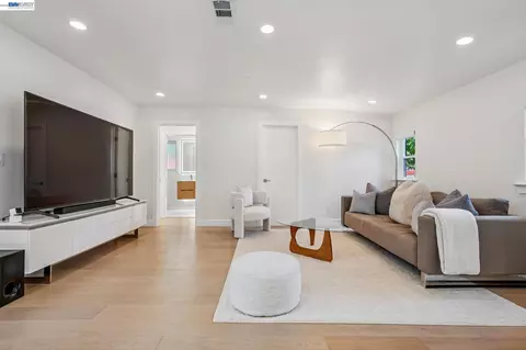 Living - 1764 3rd Ave, Walnut Creek, CA 94597 photo 3 of 7