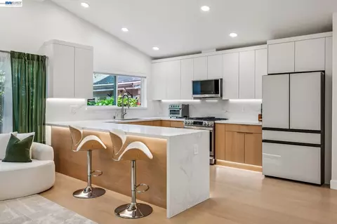 Kitchen - 1764 3rd Ave, Walnut Creek, CA 94597 photo 6 of 8