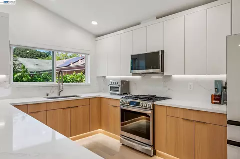 Kitchen - 1764 3rd Ave, Walnut Creek, CA 94597 photo 7 of 8