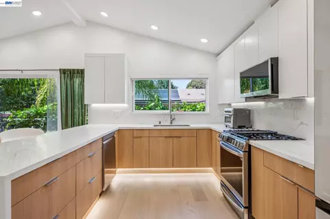 Kitchen - 1764 3rd Ave, Walnut Creek, CA 94597 photo 8 of 8