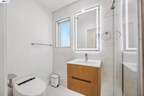 Bath - 1764 3rd Ave, Walnut Creek, CA 94597 photo 1 of 7