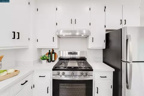 Kitchen - 321 Escobar St, Martinez, CA 94553 photo 3 of 5