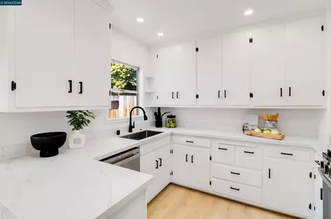 Kitchen - 321 Escobar St, Martinez, CA 94553 photo 2 of 5
