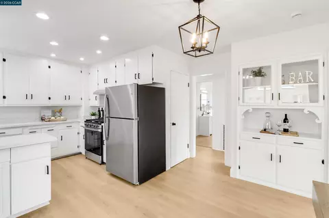 Kitchen - 321 Escobar St, Martinez, CA 94553 photo 4 of 5
