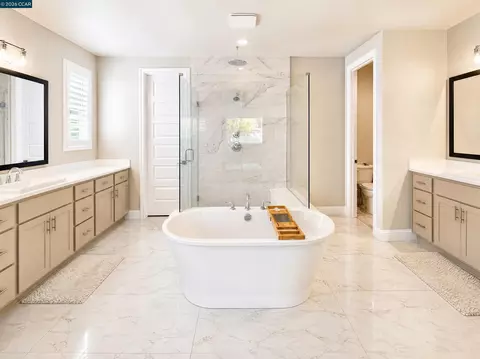 Bath - 2703 Brewer St, Tracy, CA 95377 photo 2 of 3