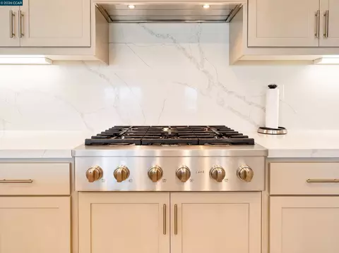 Kitchen - 2703 Brewer St, Tracy, CA 95377 photo 3 of 5
