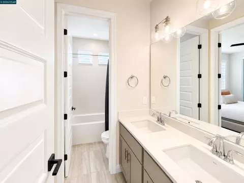 Bath - 2703 Brewer St, Tracy, CA 95377 photo 1 of 3