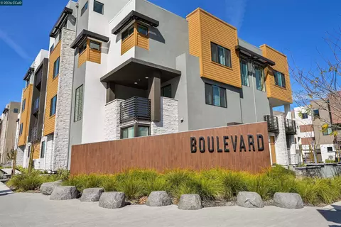 Exterior - 5830 Midnight Pl #D, Dublin, CA 94568 photo 1 of 5
