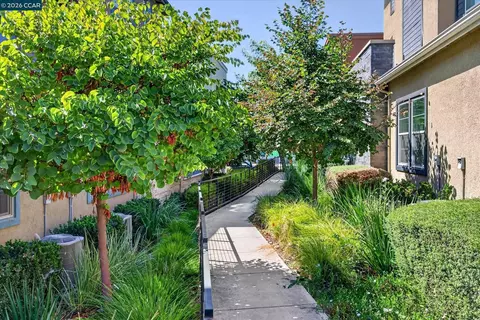 Exterior - 5830 Midnight Pl #D, Dublin, CA 94568 photo 5 of 11