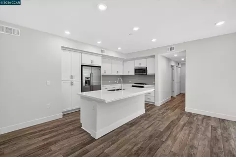 Kitchen - 5830 Midnight Pl #D, Dublin, CA 94568 photo 3 of 8
